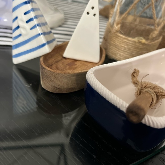 Nautical Stoneware Sailboat S/P shaker’s and butter (serving dish boat/paddle - Picture 8 of 17